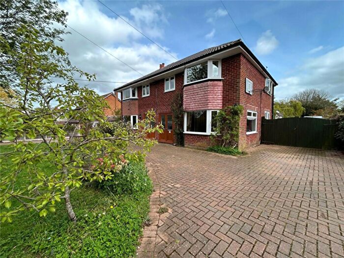 3 Bedroom Semi-Detached House For Sale In Banbury Road, Byfield, Northamptonshire, NN11