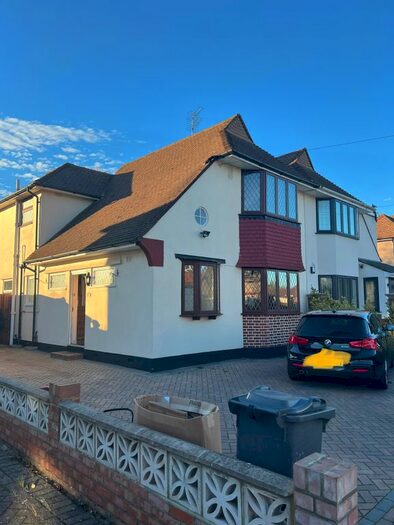 4 Bedroom Semi-Detached House To Rent In Camborne Way, Heston, Hounslow, TW5