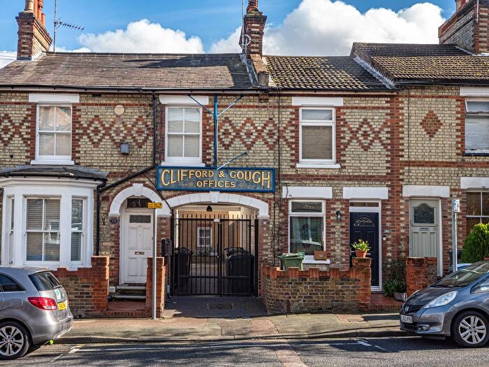 1 Bedroom Flat For Sale In Estcourt Road, Watford, WD17