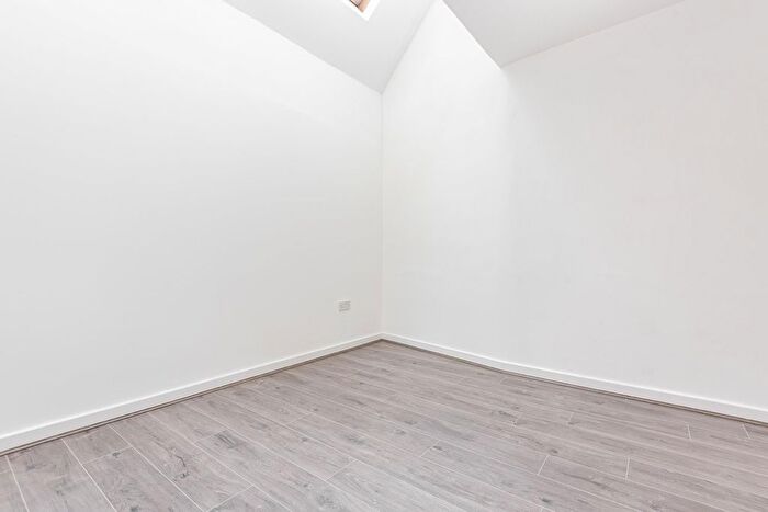 2 Bedroom Flat To Rent In Alma Grove, London, SE1