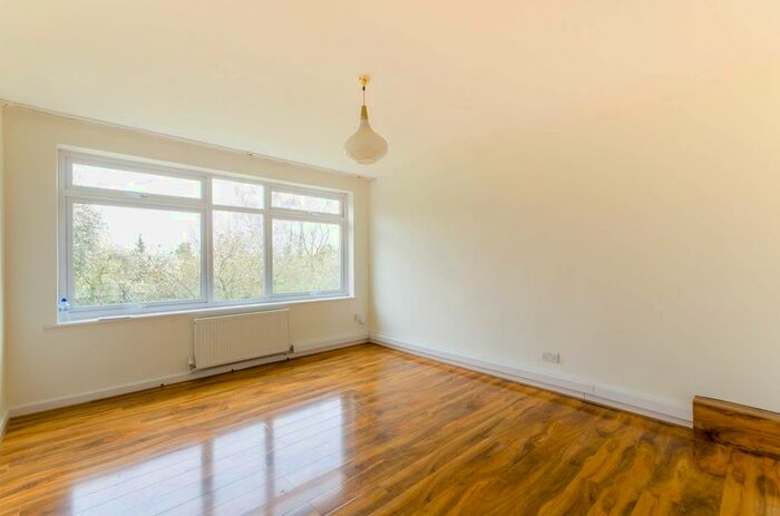 2 Bedroom Flat To Rent In Nether Street, Finchley, London, N3