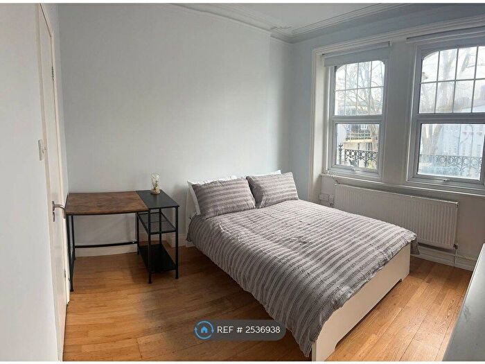 Studio To Rent In Barons Court Road, London, W14