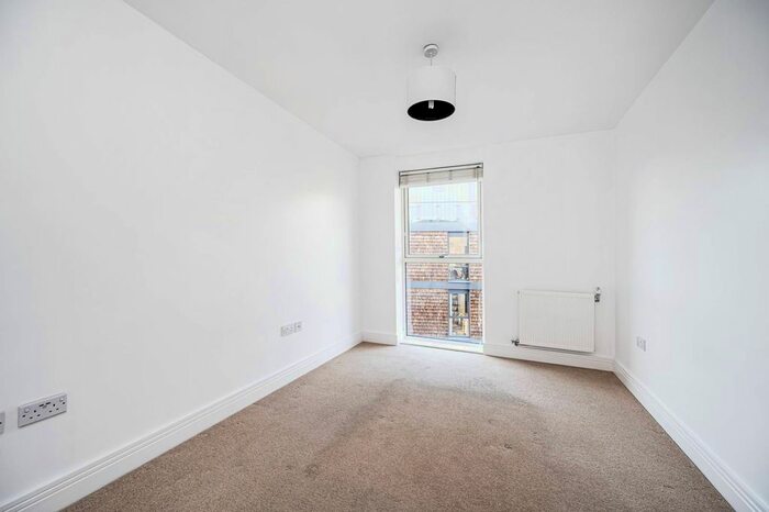1 Bedroom Flat To Rent In Gunmakers Lane, Victoria Park, London, E3