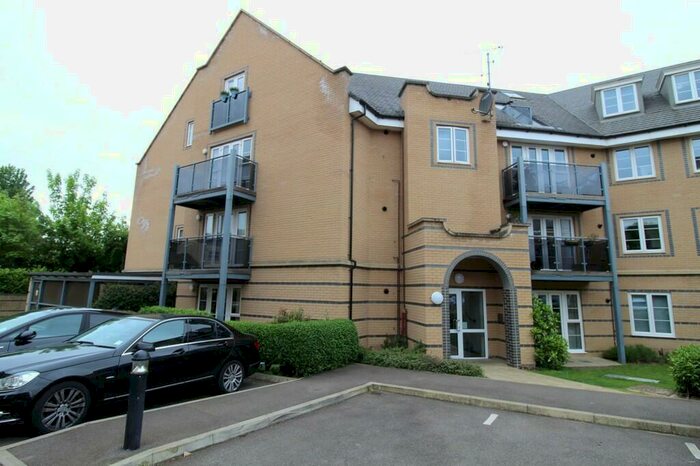 2 Bedroom Apartment To Rent In Hillside Court, Hertford, SG13