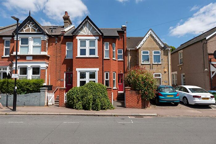 1 Bedroom Apartment To Rent In Pembroke Road, Walthamstow, E17