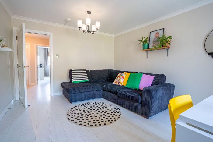 2 Bedroom Flat For Sale In Oakfield Street, Kelty, KY4