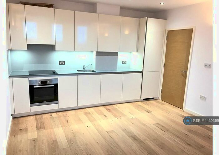 1 Bedroom Flat To Rent In Channelsea House, London, E15
