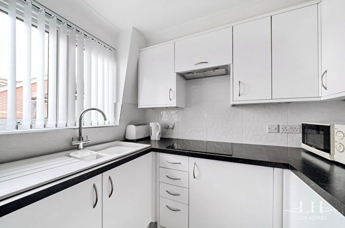 1 Bedroom Flat For Sale In Draper Court, Hornchurch, RM12