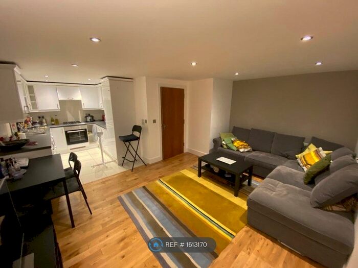 1 Bedroom Flat To Rent In Aragon Place, London, SM4