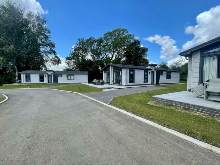 3 Bedroom Park Home For Sale In Faringdon, Oxfordshire, SN7