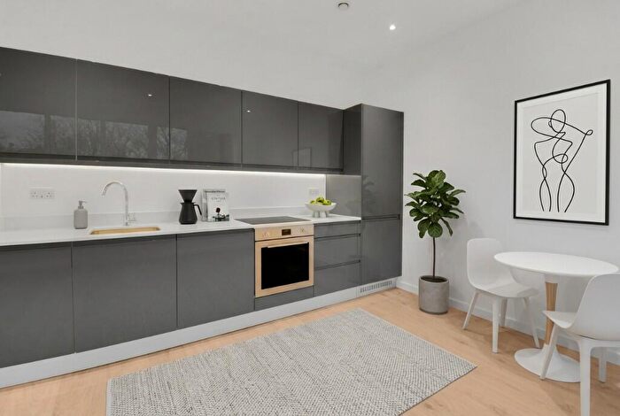 1 Bedroom Flat To Rent In Sunrise Parkway, Milton Keynes, MK14