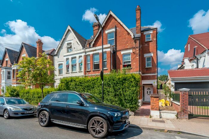 2 Bedroom Flat To Rent In Pathfield Road, London, SW16