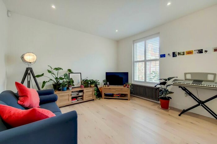 1 Bedroom Apartment To Rent In Peckham Road, Peckham, SE5
