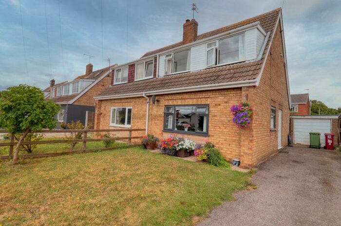 3 Bedroom Semi-Detached House For Sale In Wiltshire Avenue, Burton Upon Stather, DN15