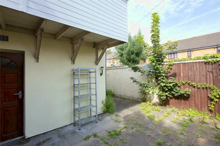 1 Bedroom Flat To Rent In Brighton Avenue, Walthamstow, London, E17