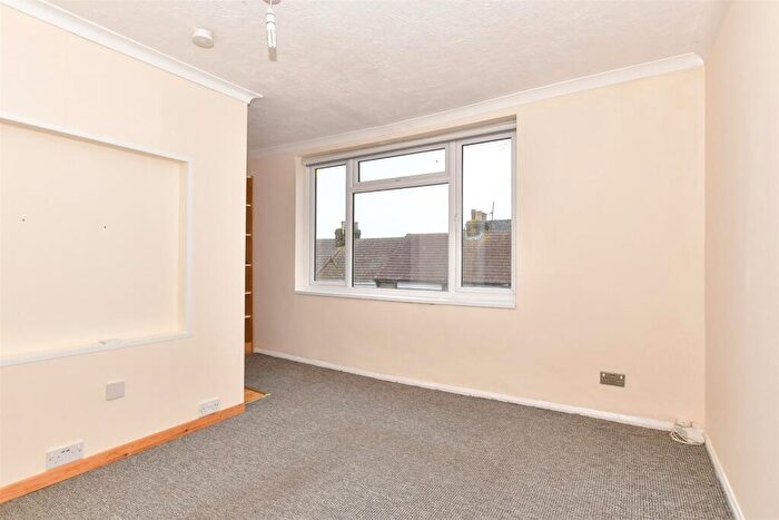 1 Bedroom Flat For Sale In Alma Road, Sheerness, Kent, ME12