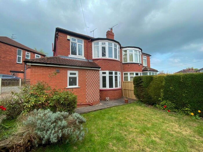 3 Bedroom House To Rent In Kingswood Grove, Leeds, LS8