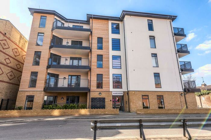 1 Bedroom Apartment To Rent In Blake House, Slough, SL1