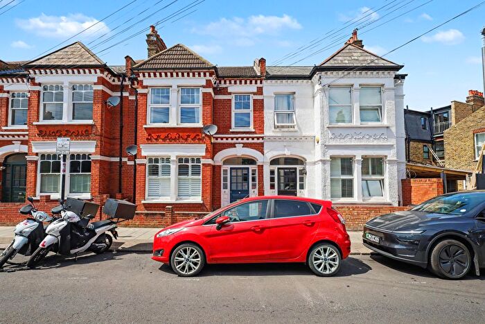 4 Bedroom Flat For Sale In Wheatlands Road, Tooting, London, SW17