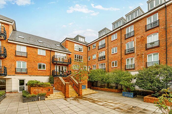 2 Bedroom Flat To Rent In Tanyard House, Brentford, TW8