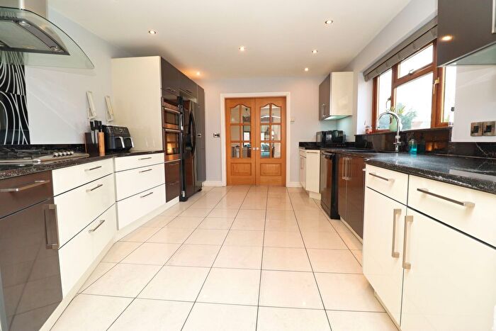 6 Bedroom Detached House For Sale In Wood Lane, South Hykeham, Lincoln, LN6