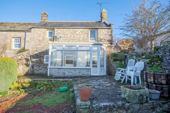 2 Bedroom Cottage For Sale In Over Haddon, Bakewell, DE45