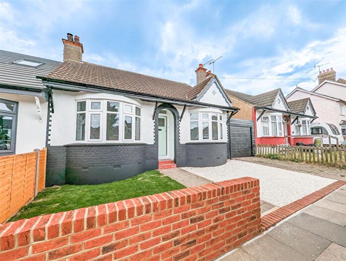 3 Bedroom Semi-Detached Bungalow To Rent In Recreation Avenue, Leigh-On-Sea, SS9