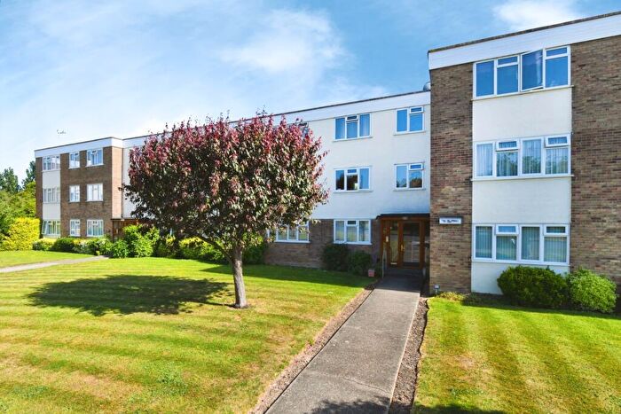 2 Bedroom Flat For Sale In Fairways, Wyatts Drive, Southend-on-Sea, Essex, SS1