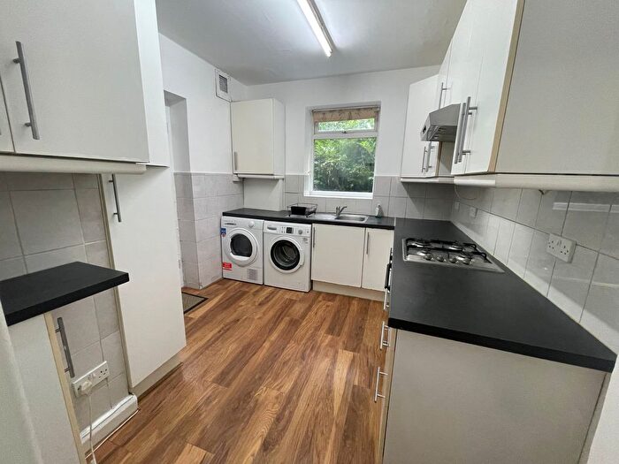 2 Bedroom Maisonette To Rent In Northumberland Avenue, Isleworth, TW7