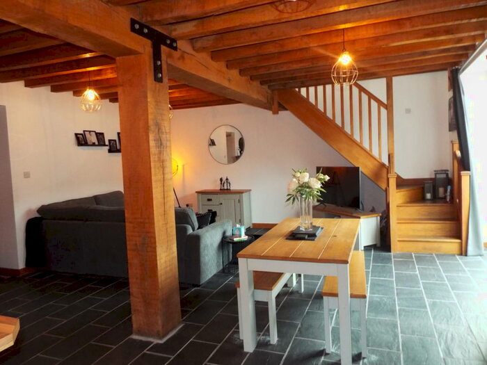 3 Bedroom Barn Conversion To Rent In Bed House (Land And Stables Optional), CH8