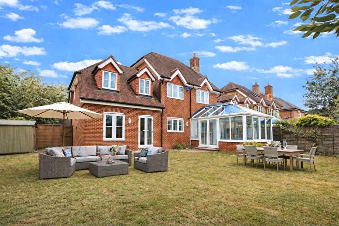 4 Bedroom Detached House For Sale In Kirtle Drive, Four Marks, Alton, Hampshire, GU34