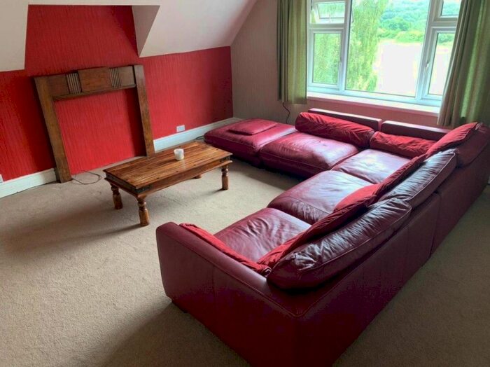 2 Bedroom Flat To Rent In Arncliffe Road, West Park, Leeds, LS16