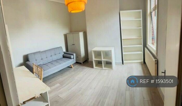 2 Bedroom Flat To Rent In West Hendon Broadway, London, NW9