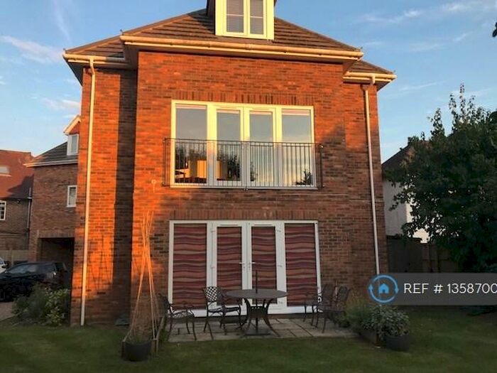 2 Bedroom Flat To Rent In The Westfield, Woking, GU22