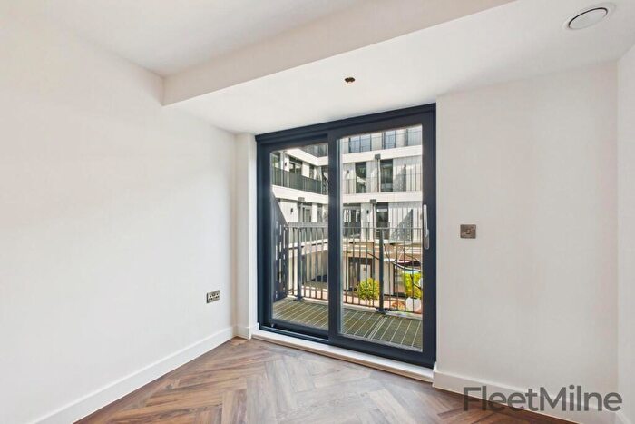 2 Bedroom Apartment For Sale In St Paul's Square, Birmingham, B3
