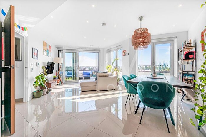 3 Bedroom Flat For Sale In Delphini Apartments, Blackfriars Circus, London, SE1