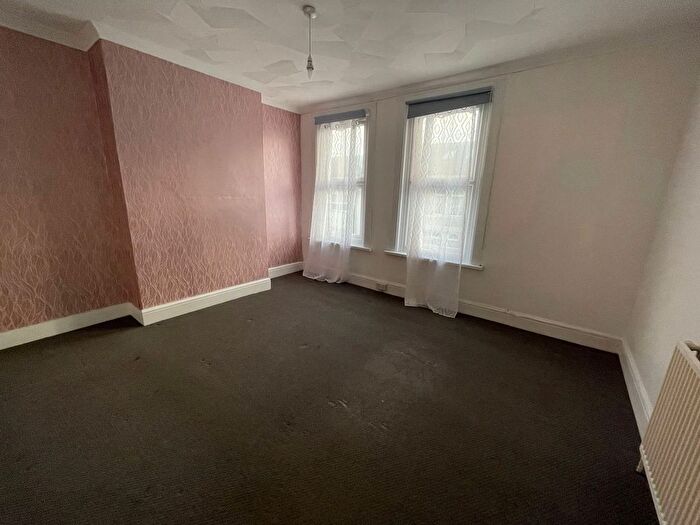 3 Bedroom Terraced House To Rent In Louisville Road, Gillingham, ME7