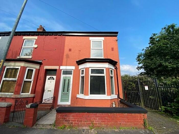 2 Bedroom House To Rent In Griffin Grove, Levenshulme, Manchester, M19
