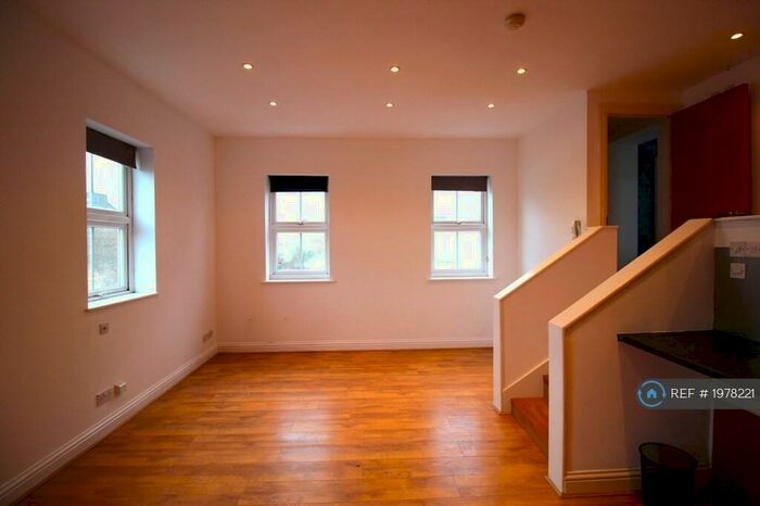 Studio To Rent In Church Street, London, N9