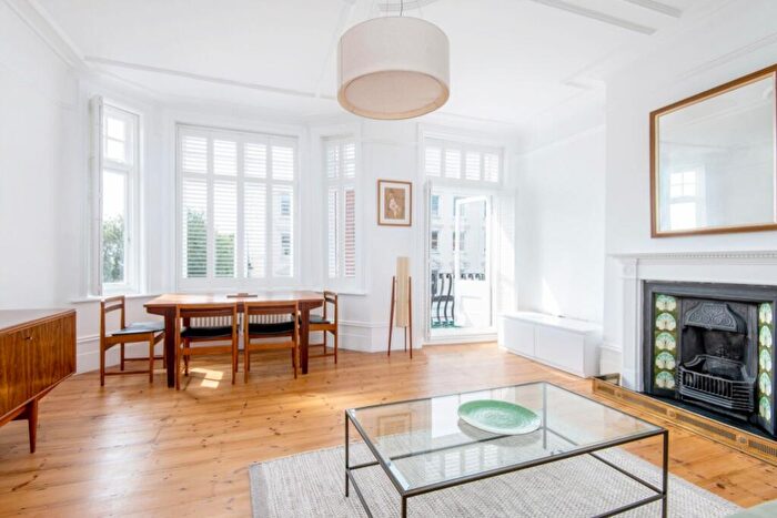 2 Bedroom Flat To Rent In Parkview House, Green Lanes, N8