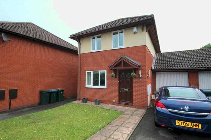 3 Bedroom Detached House To Rent In Knightlow Avenue, Willenhall, Coventry, CV3