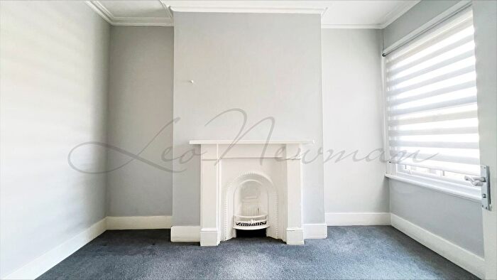 2 Bedroom Flat To Rent In Stanbridge Road, Putney, SW15
