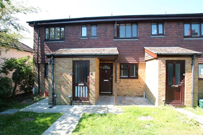 1 Bedroom Apartment To Rent In Middle Road, Leatherhead, KT22