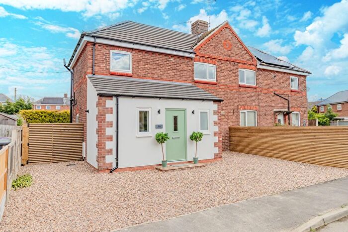 3 Bedroom Semi-Detached House For Sale In Hillside Estate, Ruskington, NG34