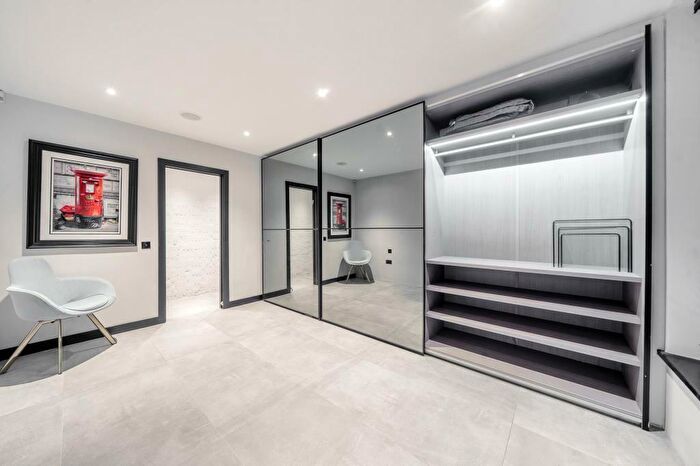 1 Bedroom Flat For Sale In Greenhill, Hampstead Village, NW3