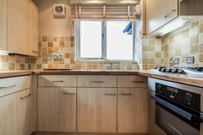 Studio To Rent In Woodfield Close, Enfield, EN1