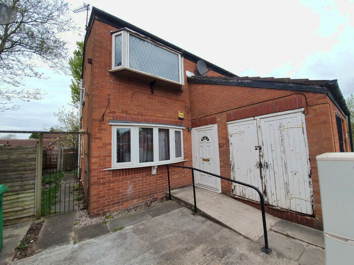 2 Bedroom Maisonette To Rent In East Road, Manchester, M12