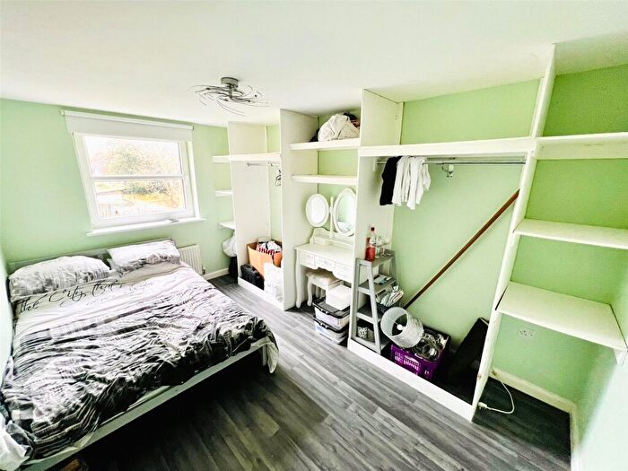 2 Bedroom Flat For Sale In Canal Court, Birmingham, West Midlands, B27