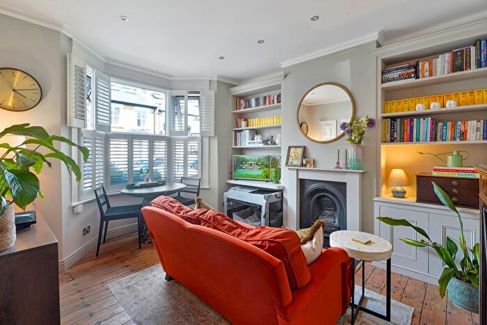 1 Bedroom Flat For Sale In Thompson Road, East Dulwich, London, SE22