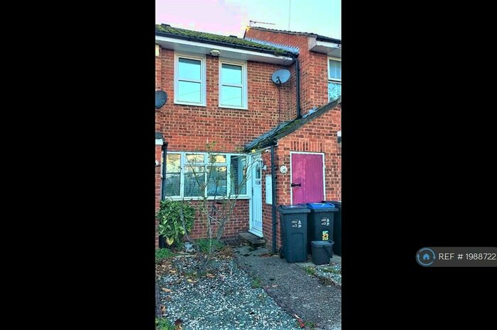 2 Bedroom Terraced House To Rent In Saracen Close, Croydon, CR0